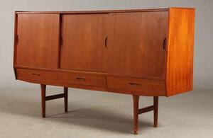 Dansk Møbelproducent. Skænk af teak 1960erne.
