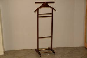 Herrbetjänt, Brevettato Italien