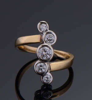 Brillantring af 18 kt tofarvet guld, ca 0.60 ct