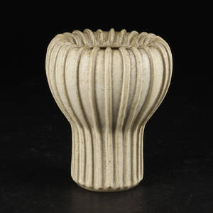 Arne Bang vase af stentøj, rillet korpus