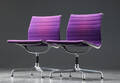 Charles Eames. Par stole fra serien Aluminium Group model EA-105 2