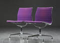 Charles Eames. Par stole fra serien Aluminium Group model EA-105 2