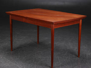 Spisebord med udtræk, teaktræ, dansk møbelproducent