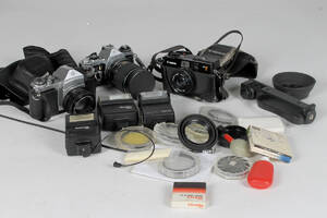 Kameror, Canon samt Pentax, med tillbehör