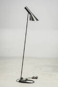 Gulv-  standerlampe, Louis Poulsen, AJ-standerlampe af Arne Jacobsen 