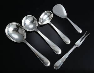 Hans Hansen. Arvesølv nr. 10, serveringsdele af sølv og sterlingsølv 5