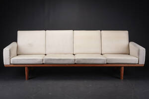 Hans J. Wegner. Fire-pers. sofa, model GE-2904