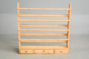 Tallerkenrække af fyrretræ