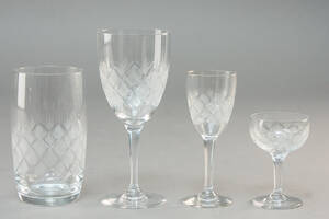 Samling krystalglas med slibninger 39 Denne vare er sat til omsalg under nyt varenummer 4054037