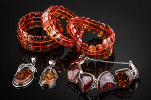 Diverse ravsmykker af sterlingsølv 925. 6