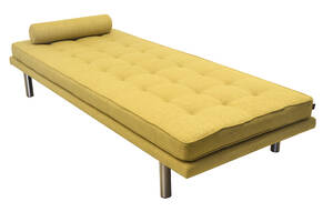 COUZ 173 Daybed med krydsfiner ramme og ben i metal.