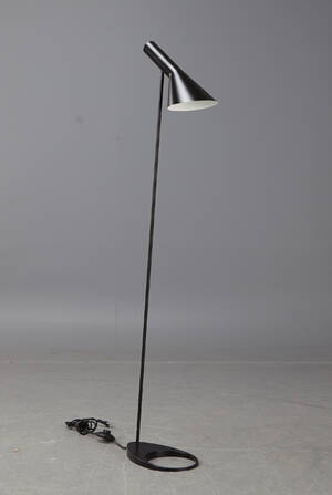 Arne Jacobsen, Louis Poulsen, golvlampa AJ , svart
