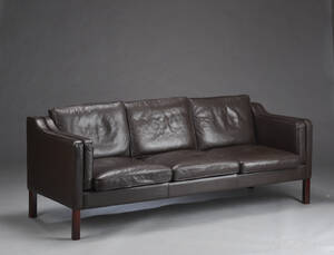 Dansk møbelproducent. Tre-pers sofa i læder