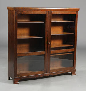 Bogvitrine af egetræ