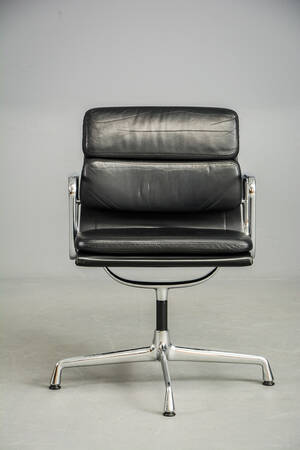 Eames, soft pad stol m. sort læder, EA 208