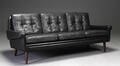 Skippers Møbler. Tre-personers sofa sort læder 