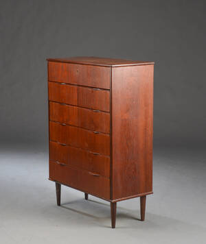 Møbelproducent. Kommode af teaktræ