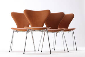 Arne Jacobsen. Fire syverstole model 3107, cognacfarvet læder 4 Denne vare er sat til omsalg under nyt varenummer 4722971