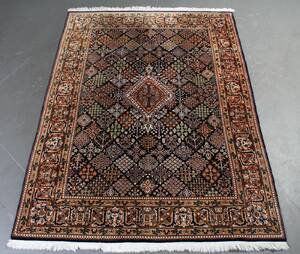 Orientalsk tæppe, blomstermønstret, uld på bomuld, 234 x 168 cm. 