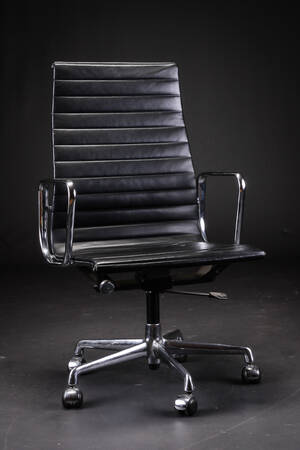 Charles Eames. Eames Aluminum Group Executive Chair
