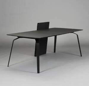 Henrik Pedersen. Spisebord model Float, sort linoleum. 3