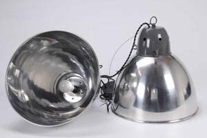 Dansk Design. Par industrielle pendler af forkromet metal.