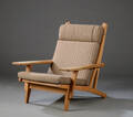  Hans J. Wegner. Højrygget lænestol, model GE-375