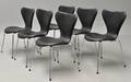 Arne Jacobsen. Sæt på seks stole i sort læder, model 3107 6 