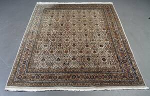 Orientalsk tæppe, uld på bomuld, 257 x 197 cm.