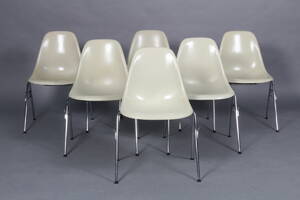 Charles Eames. Seks skalstole, model DSS, cremefarvet glasfiber 6 Denne vare er sat til omsalg under nyt varenummer 4640281