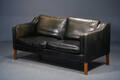 To-pers sofa, sort læder, mrk. Hurup Møbelfabrik