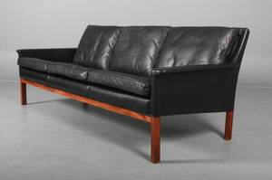 Hans Olsen 1919-1992. Tre-pers. sofa, sort læder.