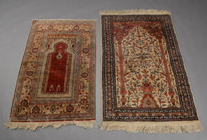 To orientalske tæpper, 140 x 94 cm., og 125 x 85 cm. 2
