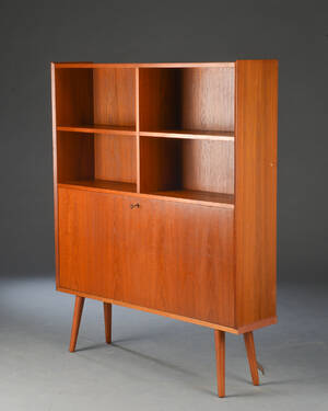 Reol med skab af teak