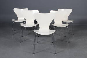 Arne Jacobsen. Fem stole Syveren, model 3107  5