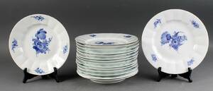Royal Copenhagen porcelæn, Blå Blomst middags tallerkner  16 