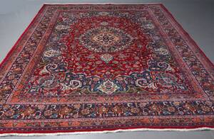 Orientalsk madaillontæppe på rød bund. 395 x 299 cm
