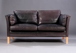 Mogens Hansen. To-pers. sofa, sort læder