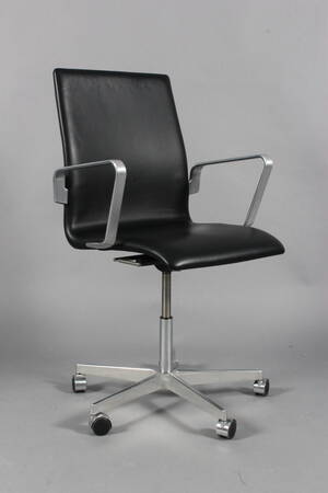 Arne Jacobsen. Oxford kontorstol, model 3291. Originalt læder.