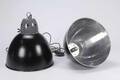 Dansk Design. Par industrielle pendler af sortlakeret metal.