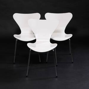 Arne Jacobsen. Tre Syveren stole, model 3107 3