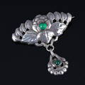 Bernhard Hertz, Frederiksberg. Skønvirkebroche af sølv med chrysoprase, ca. 1910-15