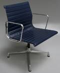Charles Eames. Kontorstol fra serien Aluminium Group model EA-107  Denne vare er sat til omsalg under nyt varenummer 4875738