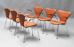 Arne Jacobsen 1902-1971. Sæt på seks armstole, model 3207, nybetrukket med cognacfarvet  Savanne læder 6