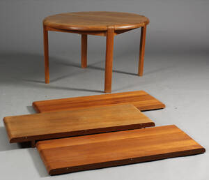 Dansk møbelproducent. Spisebord, massivt teaktræ
