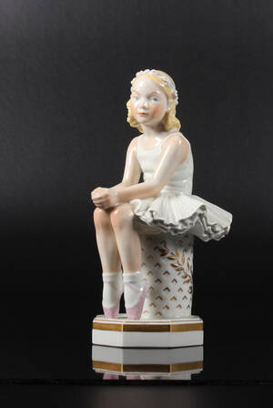 Holger Christensen for Royal Copenhagen, Juliane Marie figur, dessin nr. 4075, 1. sortering