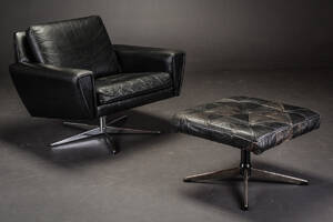 Dansk møbelproducent. Lænestol samt skammel 2