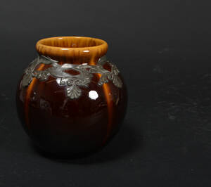 Michael Andersen og Søn. Vase m tin dekrationer, nr. 1110