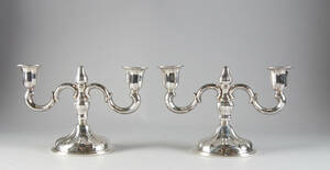 Kandelabrar ett par i silver. 2