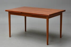 Dansk møbelproducent. Spisebord med hollandsk udtræk Denne vare er sat til omsalg under nyt varenummer 4254482